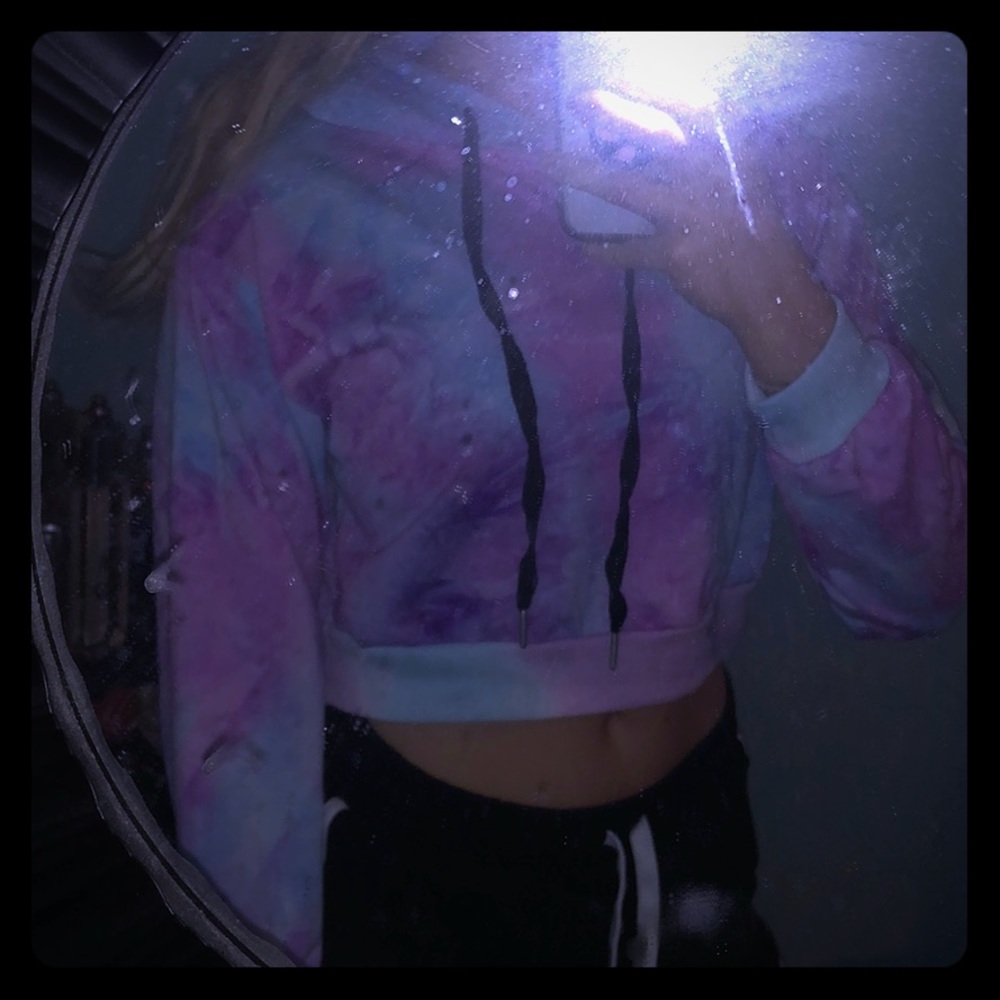 TRENDY hooded long-sleeve tie-die crop top